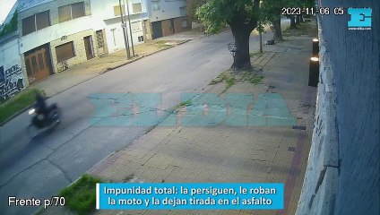 Impunidad total, la persiguen, le roban la moto y la dejan tirada en el asfalto
