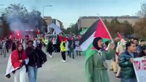 L'arrivo della manifestazione pro Palestina in piazza Leonardo Da Vinci