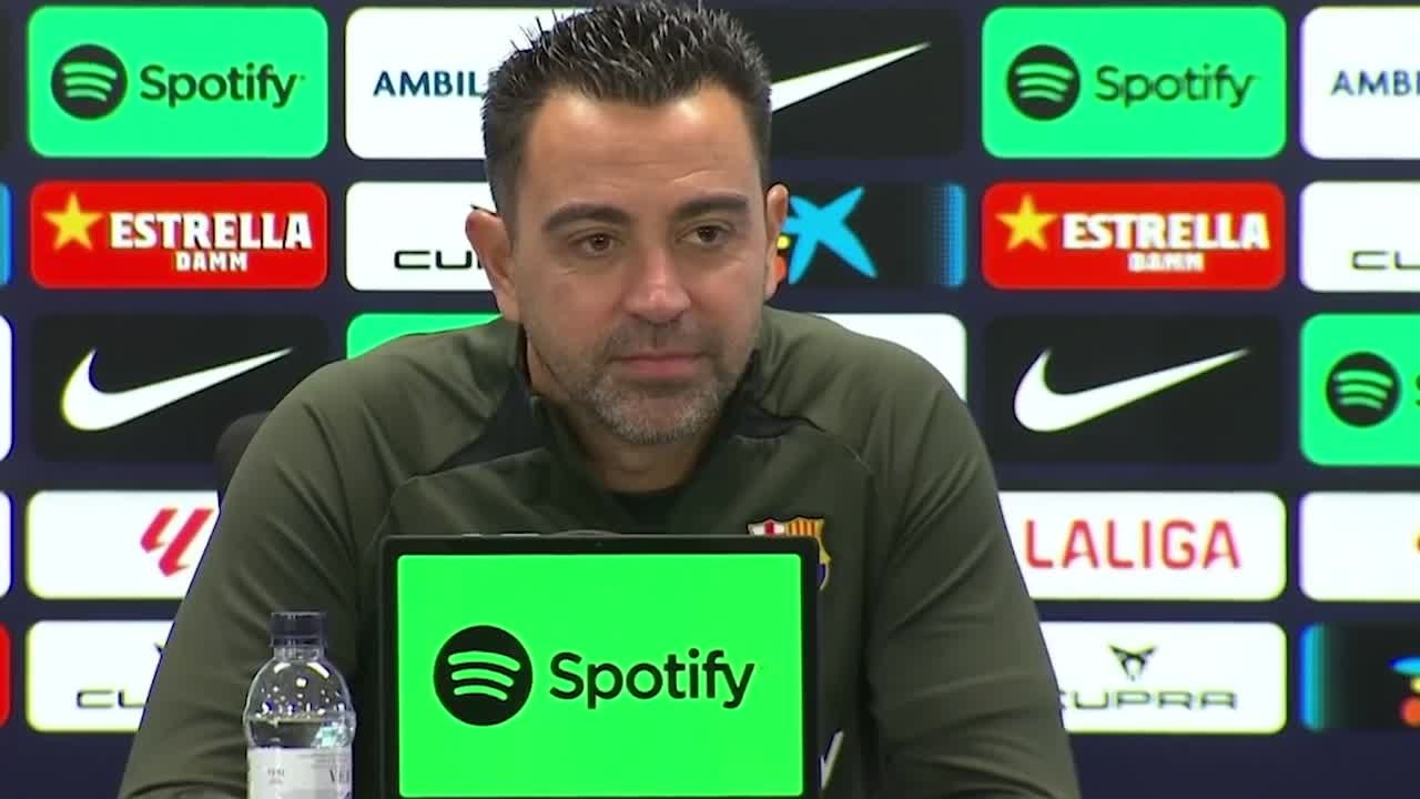 La sala de prensa, a carcajadas: Xavi, sobre si es entrenador de mano dura o blanda