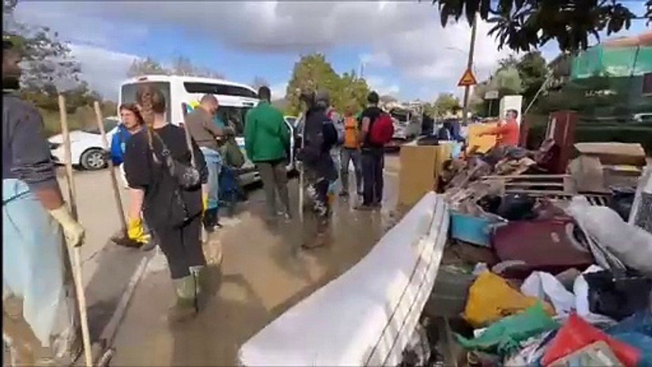 Campi Bisenzio, un esercito di volontari in strada
