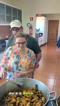Ratinho posta foto e vídeo raros ao lado da esposa: Amor da minha vida