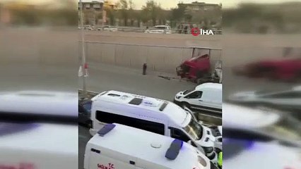 Merak içerisinde kazayı izliyordu! Bu kez de kendisi öndeki araca çarptı!