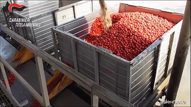 Sversavano rifiuti pericolosi nel fiume Sarno, 3 aziende sotto sequestro a Napoli