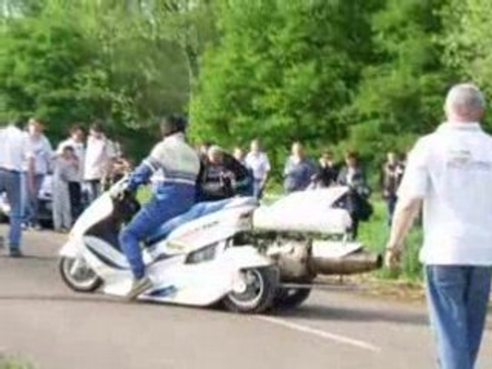 Video scooter reacteur d'avion dragmob