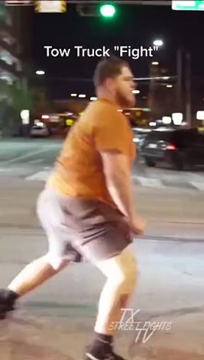 Man throw hands with tow truck driver to stop him from towing his car