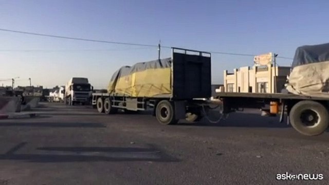 Medio Oriente, i camion di aiuti umanitari entrano nella Striscia dal valico di Rafah