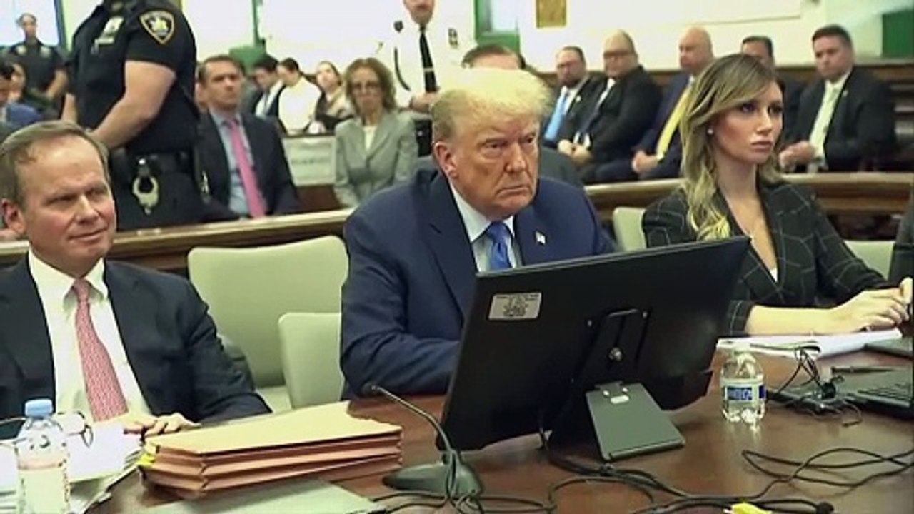 Trump sagt bei Betrugsprozess in New York unter Eid aus