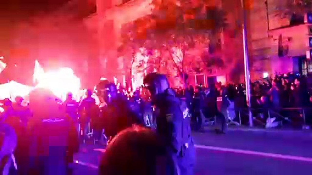Tensión en la protesta contra la amnistía frent...