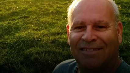 L'amour est dans le pré : Jean-Noël, l'ancien prétendant édenté d'Alain, présente son jeune amoureux