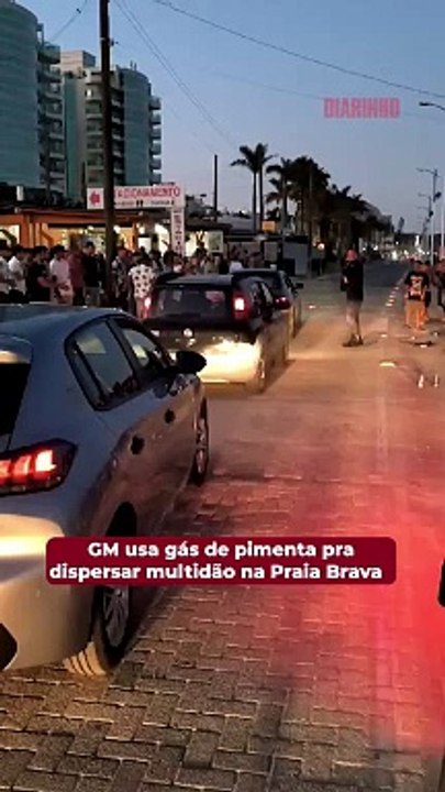 GM usa gás de pimenta pra dispersar multidão que interditou avenida