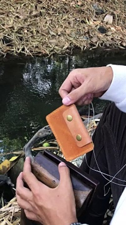 proses menjepit cardholder untuk proses menjait