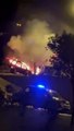 Sinopta alev alan park halindeki otomobil tamamen yandı