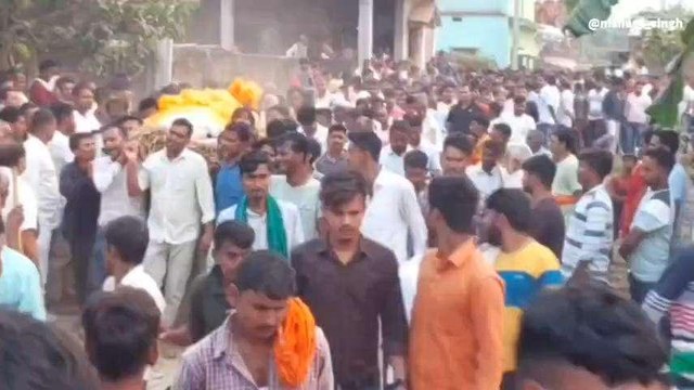 पटना: बालू कारोबारी का किया गया अंतिम संस्कार, लोगों की जुटी भीड़