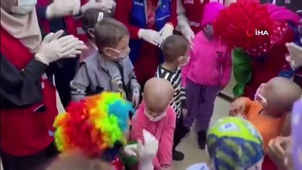 Diyarbakır'da sağlık çalışanları lösemili çocuklar için parti düzenledi