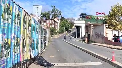 Polisleri taşıyan otobüs denize düşmekten son anda kurtuldu