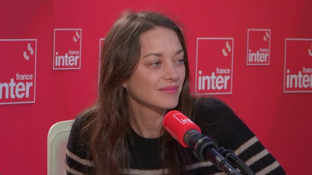 Mona Achache présente Little Girl Blue , qui raconte la vie de sa mère Carole, incarnée par Marion Cotillard