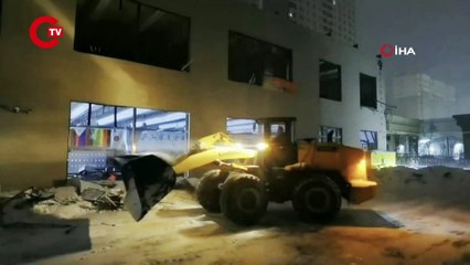 Çin’de spor salonunun çatısı çöktü 3 ölü