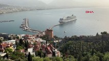 Norwegian Gem adlı kruvaziyer gemisi Alanya'ya turist getirdi