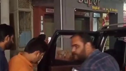 उज्जैन: कार से भरा बैग चोरी, कैसे गायब हुए 50000 रु देखें ख़बर