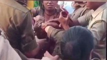 जौनपुर: वाह रे दबंगई! महिला सिपाही पर हमला, देखे वायरल वीडियो