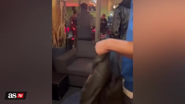 Serious clash between PSG and Milan fans leaves one victim stabbed and hospitalized