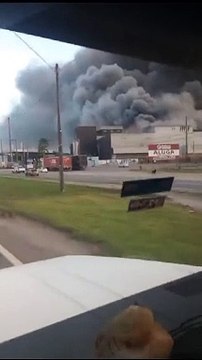 Incêndio de grandes proporções atinge fábrica da Cacau Show no ES