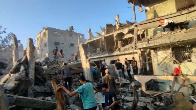 İsrail Gazze’de mülteci kamplarını ve camiyi hedef aldı: Çok sayıda ölü