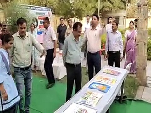 मतदाता जागरूकता के लिए 84 खम्भों की छतरी पर बनाए जागरूकता पोस्टर-video
