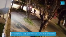 Motochorros a los tiros le robaron a un ciclista en La Plata