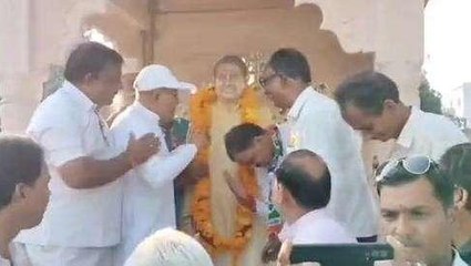 जावरा: विधानसभा क्षेत्र के कांग्रेस प्रत्याशी सोलंकी पहुंचे कालूखेड़ा किया जनसंपर्क