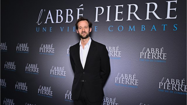 GALA VIDEO - Benjamin Lavernhe, pourquoi il a hésité à interpréter l’abbé Pierre : “Il ne fallait pas que je sois ridicule”