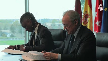 Real Madrid - Camavinga prolonge jusqu'en 2029 - فيديو Dailymotion