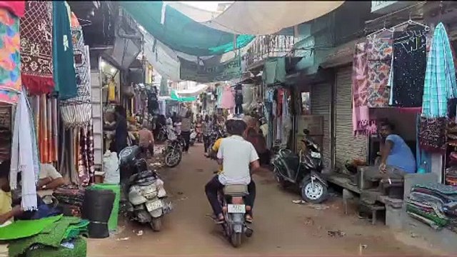 दीपोत्सव का पर्व नजदीक आने के साथ ही घरों में बन रहा गुलाब जाुमन-रसगुल्ला व शक्करपारा