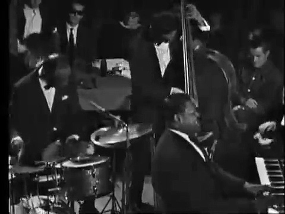 This is Oscar Peterson C Jam Blues one of the greatest jazz piano players of all time!