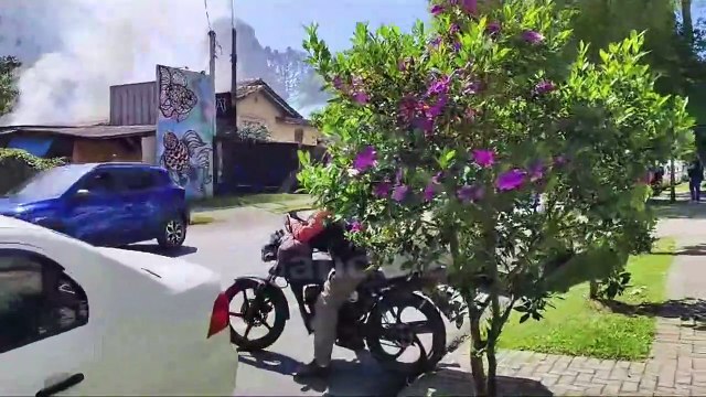 Incêndio em restaurante mobiliza Bombeiros até o Cristo Rei; idoso fica ferido ao tentar arrombar porta