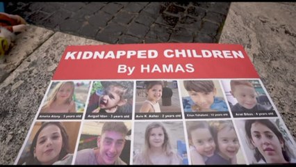 Roma, passeggini vuoti e giochi: flashmob per i bambini ostaggi di Hamas