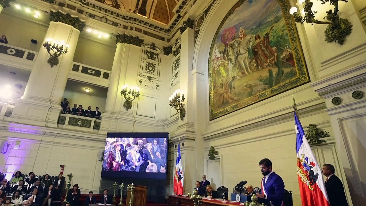 Boric convoca plebiscito por nueva propuesta de Constitución conservadora para Chile