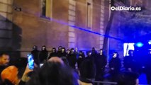 Manifestantes contra la amnistía se concentran frente a Ferraz al grito de 