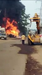 ऑयल से भरे ड्रम में भीषण आग, ट्रासफार्मर फटा