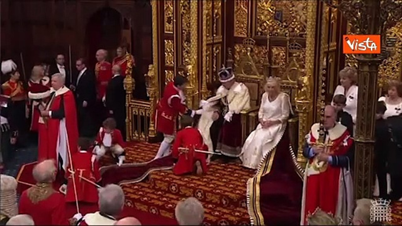 Re Carlo III a Westminster per il suo primo King's Speech. L'ingresso nella Camera dei Lord
