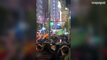 Cientos de manifestantes contra la amnistía de Pedro Sánchez desfilan por la Gran Vía de Madrid ‐ Hecho con Clipchamp