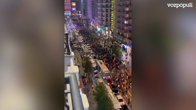 La Gran Vía de Madrid cortada por cientos de manifestantes contra la amnistía de Pedro Sánchez