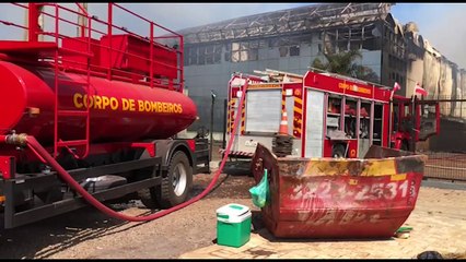 Após mais de quatro horas, Corpo de Bombeiros segue com extinção de incêndio em empresa na BR-277