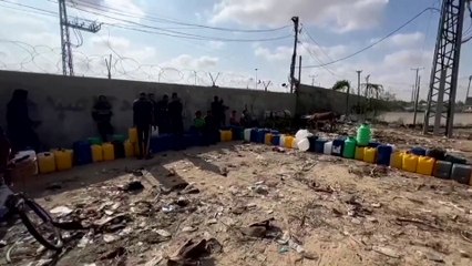 البحث عن مياه نظيفة في غزة.. رحلة يومية تحت القصف من الفجر حتى الغروب