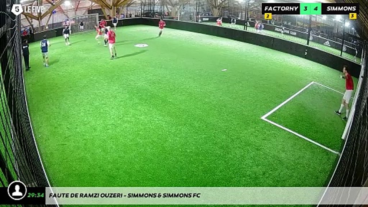 Faute de Ramzi Ouzeri - SIMMONS & SIMMONS FC
