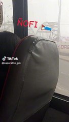 Mujer sorprende al dormir plácidamente dentro de un carro: "El verdadero bus cama"