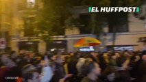 Insultos a Pedro Sánchez en la manifestación en Ferraz contra la amnistía