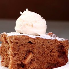 How to Make a Slow Cooker Apple Cake