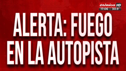Se incendió un micro de dos pisos en la autopista