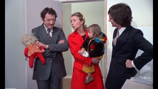 LE GRAND BAZAR Film - Extrait avec Coluche, Gérard Rinaldi, Jean Sarrus - La drôle de visite